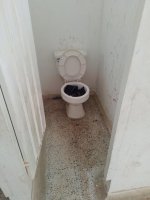 toilet-school-public-v0-58rqt2qarihb1.jpg